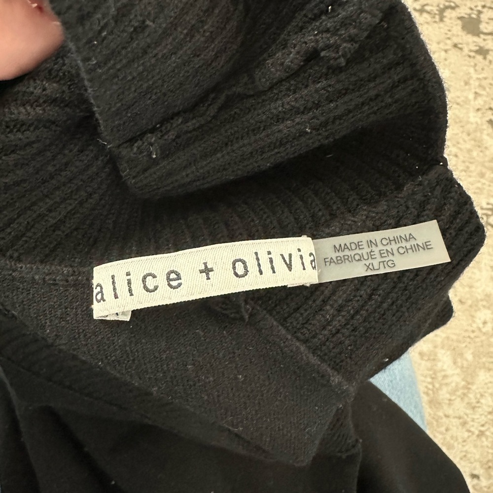 Alice + Olivia Black Top Size XL - Picture 4 of 4